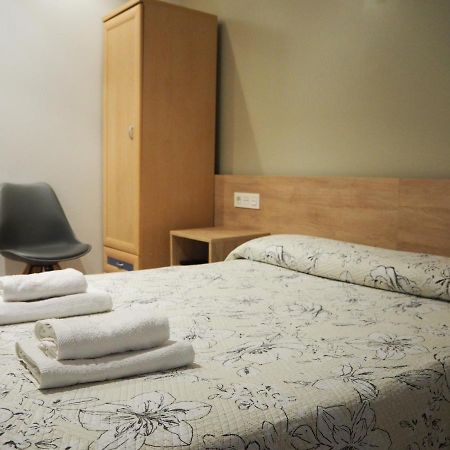 Pension Acella Pamplona Bagian luar foto